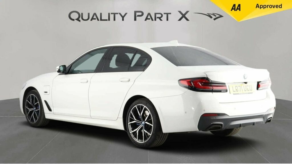 BMW 5 Series Saloon LO71UCU White #6