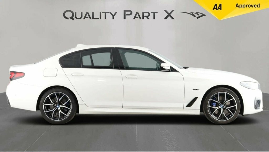 BMW 5 Series Saloon LO71UCU White #3