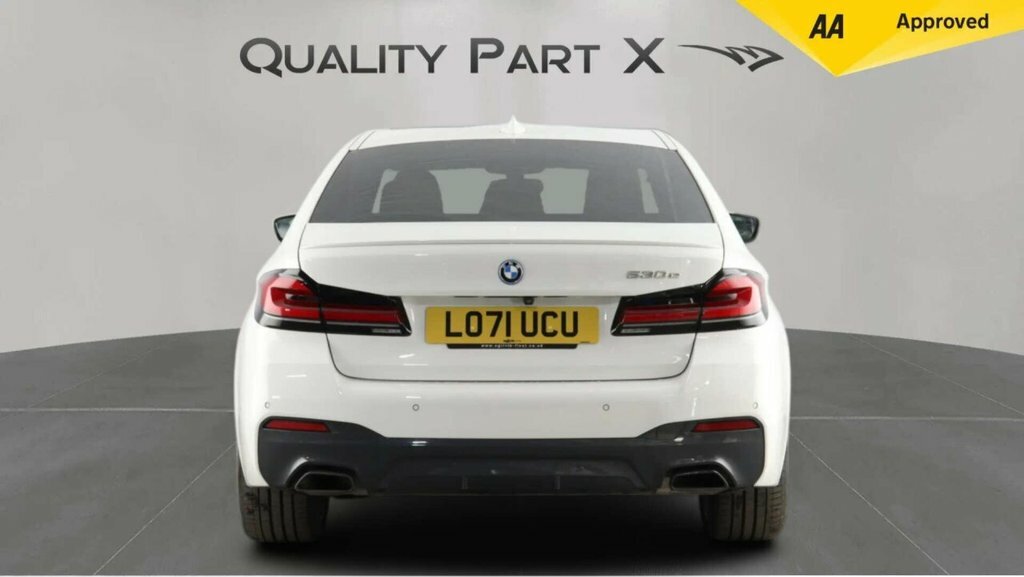 BMW 5 Series Saloon LO71UCU White #5