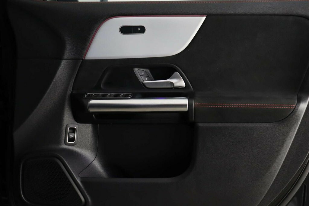 Mercedes-Benz EQA Eqa 350 Amg Lne Premium 4 Black #19