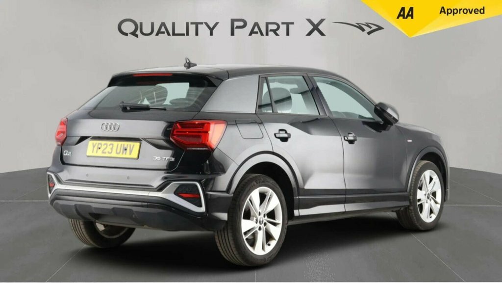Audi Q2 Suv YP23UWV Black #5