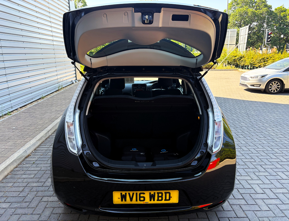 Nissan Leaf Acenta 30Kwh 109 Bhp Red #7