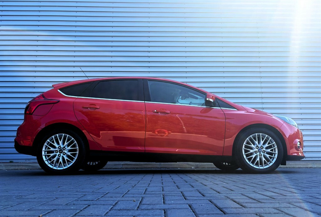 Ford Focus Hatchback Red #3