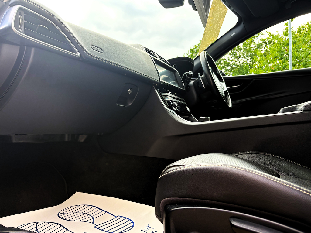 Jaguar XE Xe R-sport D White #9