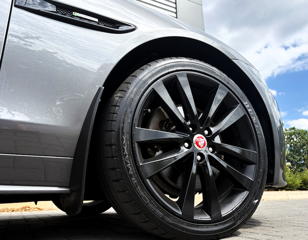 Jaguar XE Xe R-sport D White #18