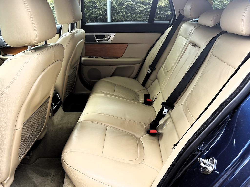 Jaguar XF D Sport White #10