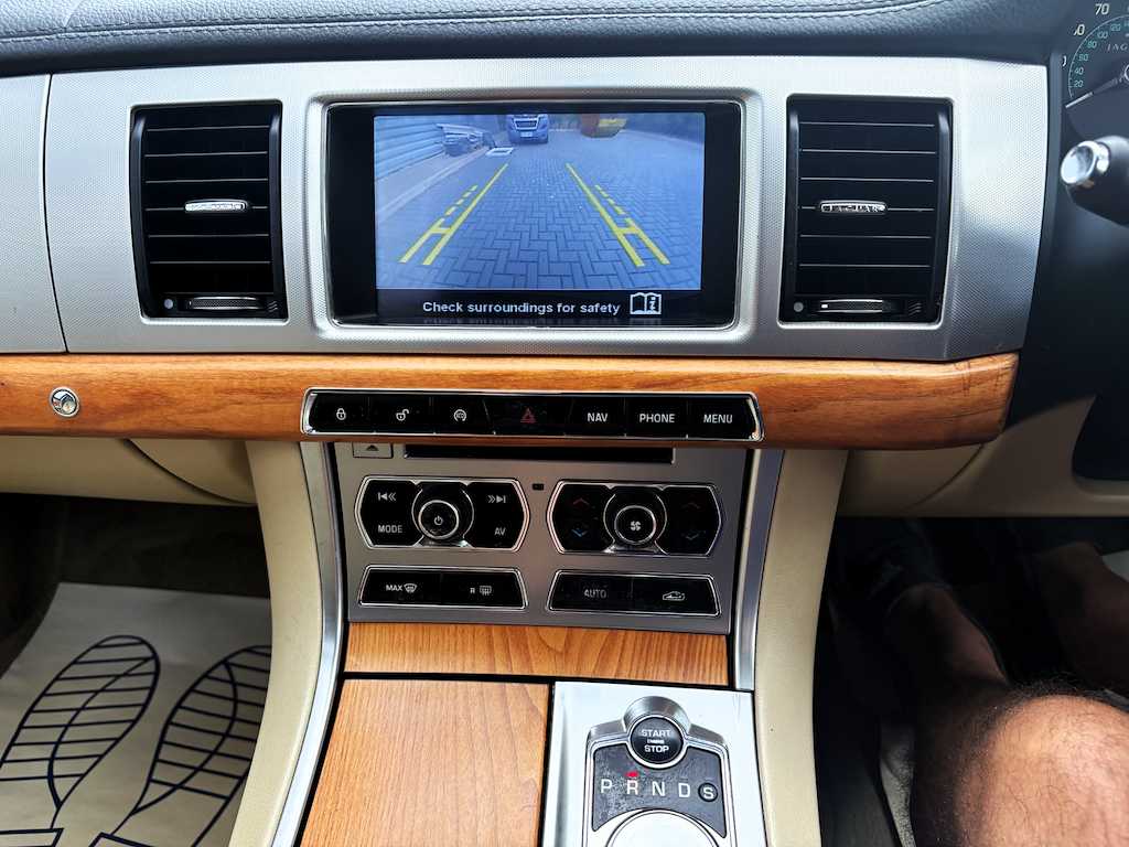 Jaguar XF D Sport White #13
