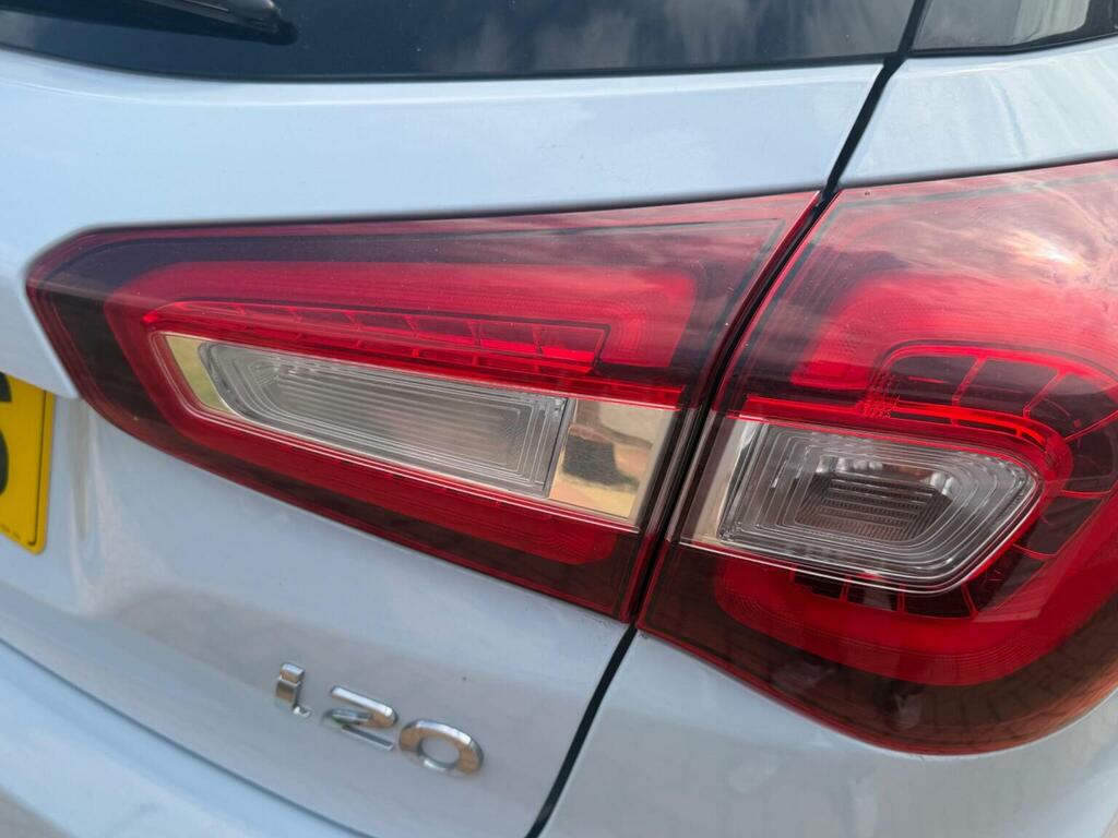 Hyundai I20 Premium Nav Red #18