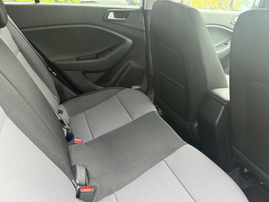 Hyundai I20 Premium Nav Red #17