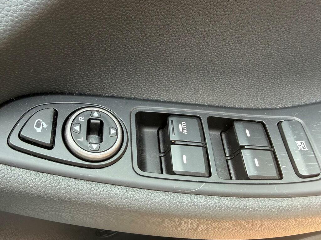 Hyundai I20 Premium Nav Red #12