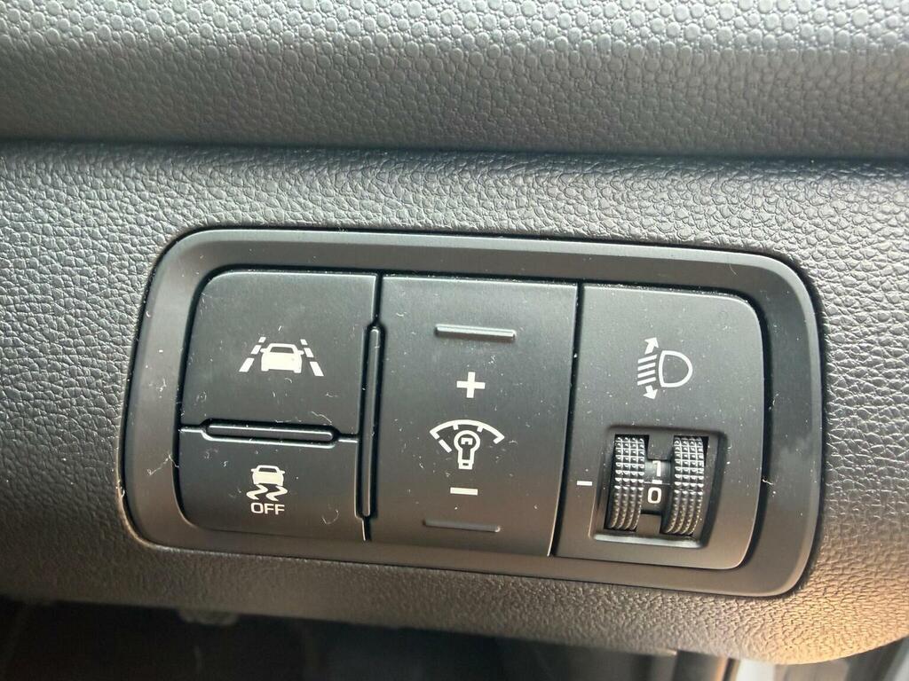 Hyundai I20 Premium Nav Red #13