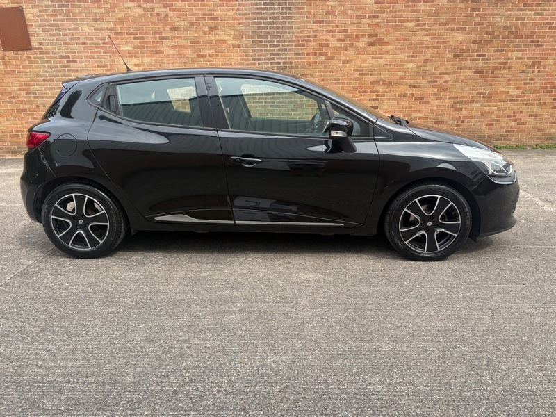 Renault Clio 1.2 16V Dynamique Medianav Black #2