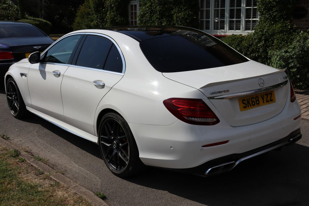 Mercedes-Benz E Class S 4.0 V8 Premium 4Matic White #5