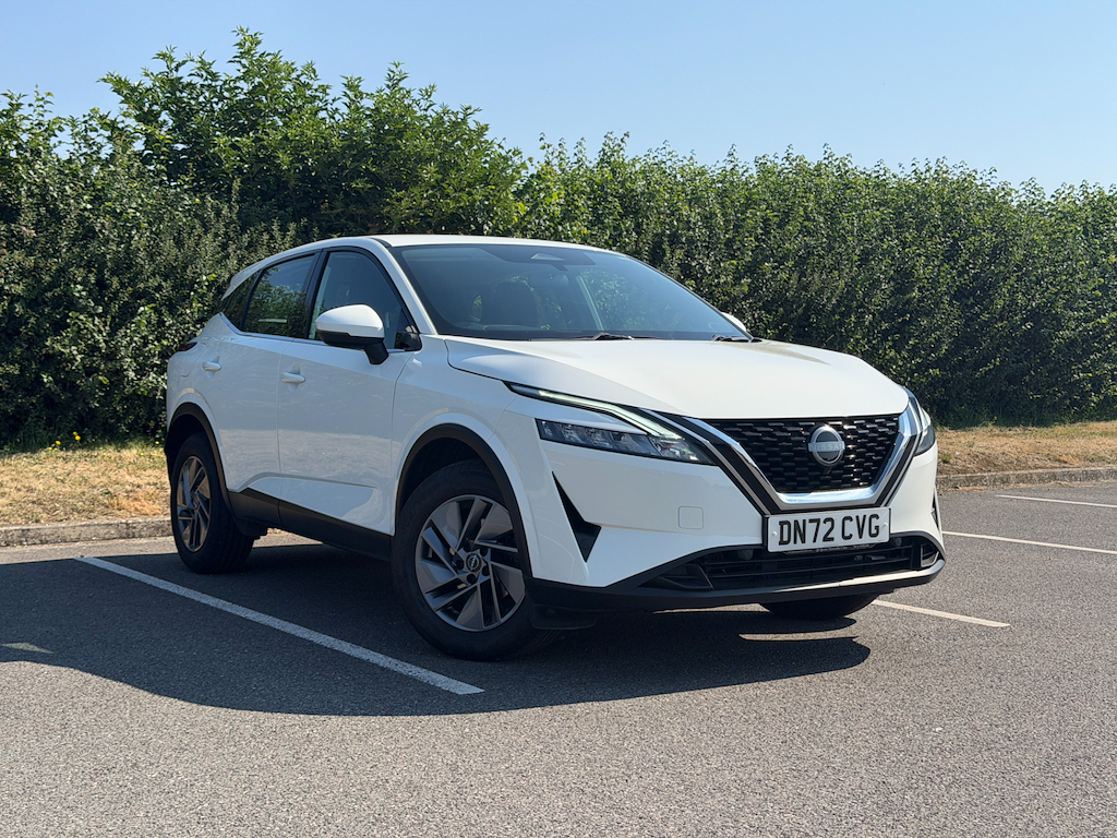 Nissan Qashqai 1.3 L 1.3 Dig-t Mhev Acenta Premium Suv White