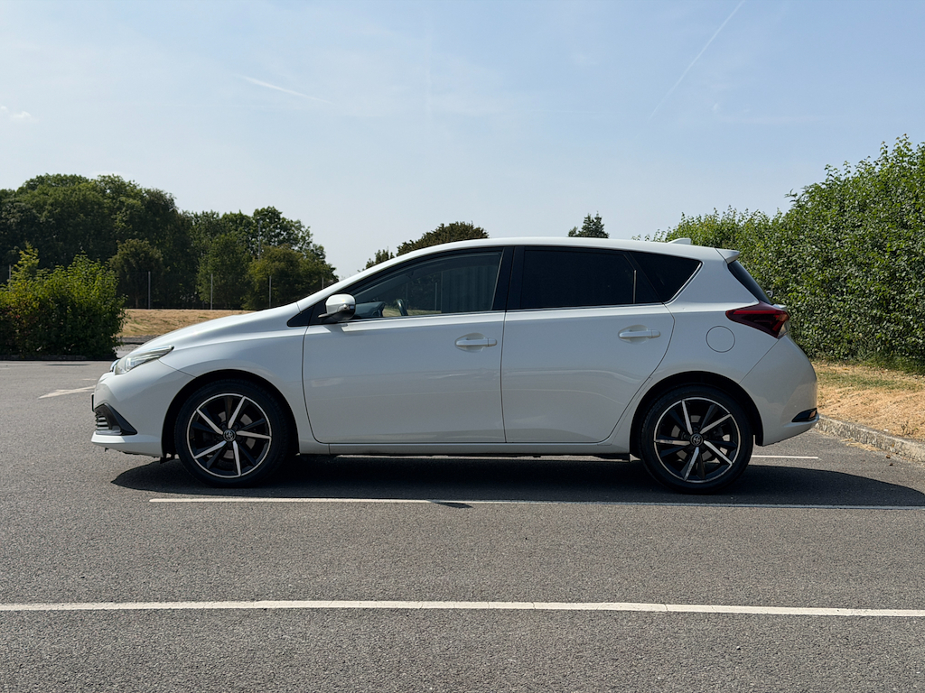 Toyota Auris 1.2 L 1.2 Vvt-i Design Hatchback White #4