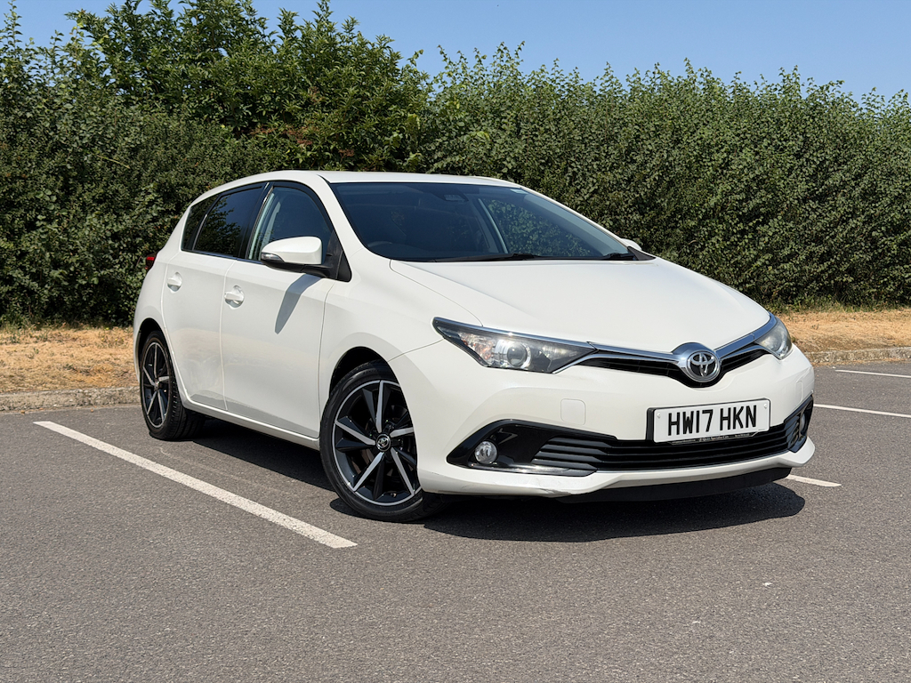 Toyota Auris 1.2 L 1.2 Vvt-i Design Hatchback White