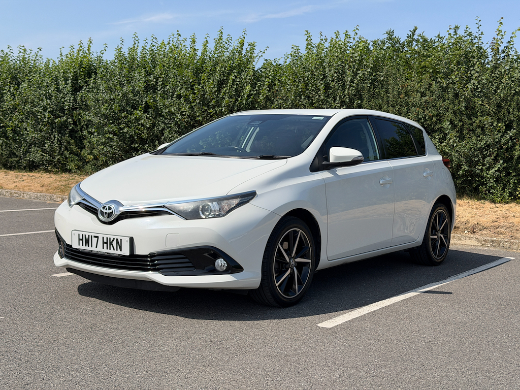 Toyota Auris 1.2 L 1.2 Vvt-i Design Hatchback White #3