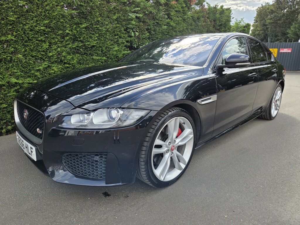 Jaguar XF Saloon 3.0 D V6 S 2016 Black #4