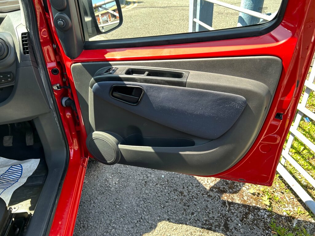 Citroen Nemo Multispace 1.4 8V 74 Bhp Red #16