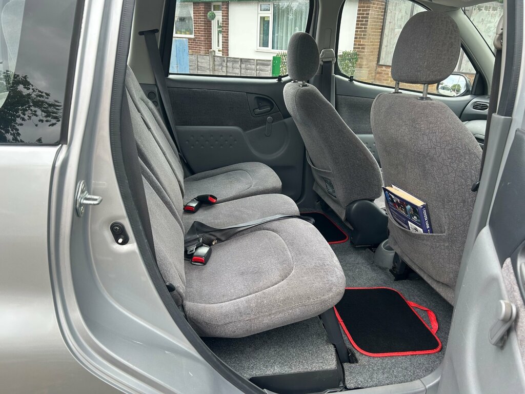 Toyota Verso Yaris Verso Gls Green #10