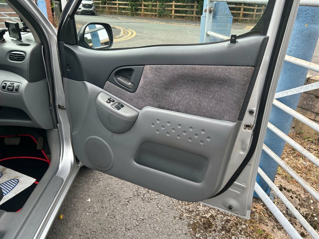 Toyota Verso Yaris Verso Gls Green #12