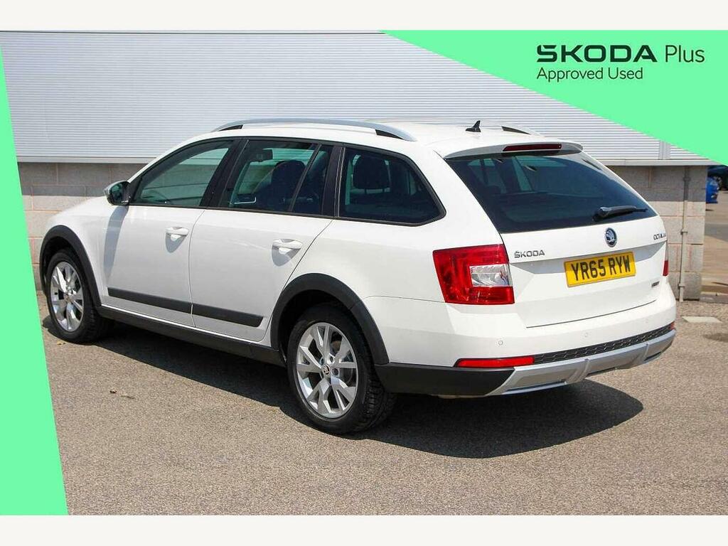 Skoda Octavia 2015 2.0 Tdi Cr Scout 4X4 White #3