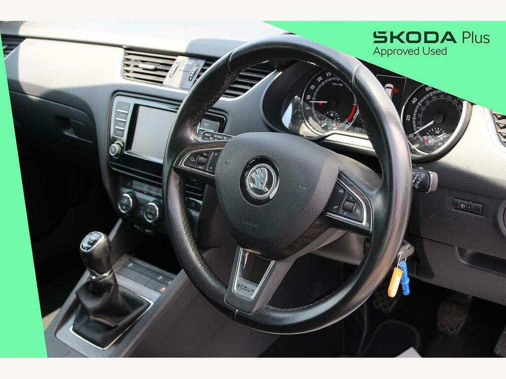Skoda Octavia 2015 2.0 Tdi Cr Scout 4X4 White #6