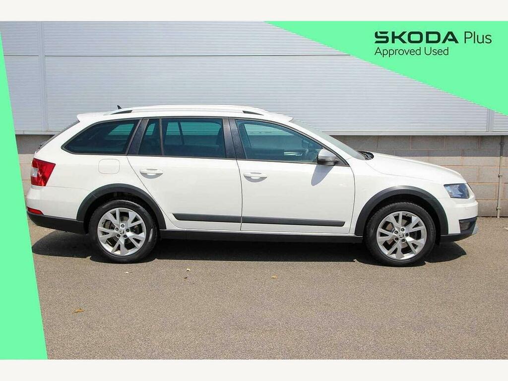 Skoda Octavia 2015 2.0 Tdi Cr Scout 4X4 White #4