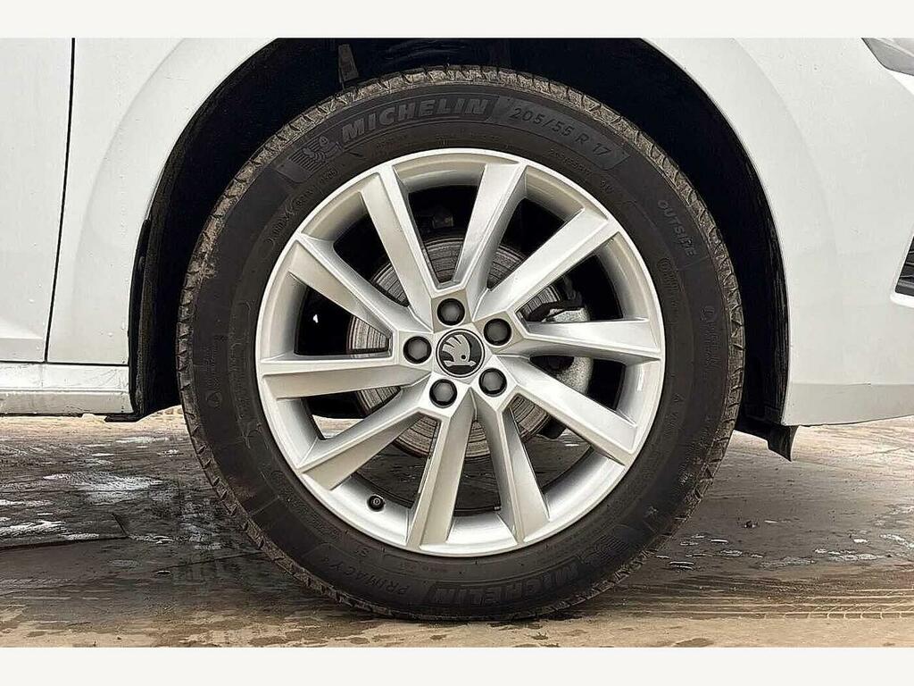 Skoda Kamiq 2025 1.0 Tsi Se Edition Dsg White #5