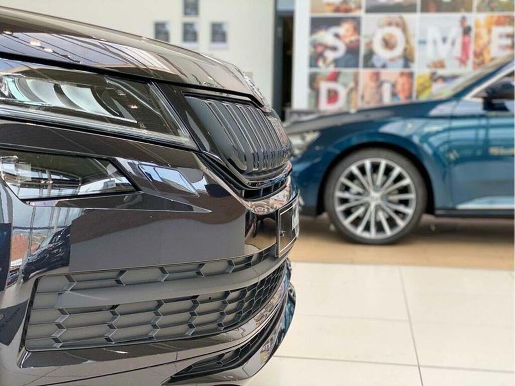 Skoda Superb Se Technology White #28
