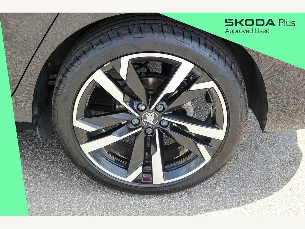 Skoda Scala 2025 1.5 Tsi Monte Carlo Edition Black #5