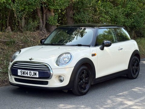Mini Hatch 1.5 Cooper D White