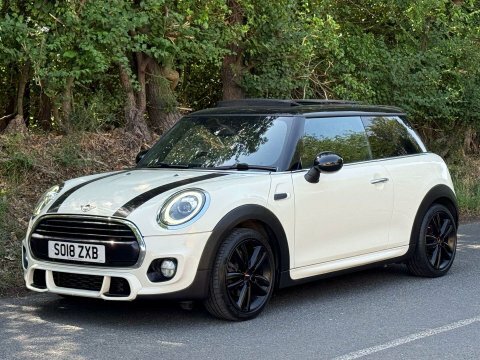 Mini Hatch 1.5 Cooper White