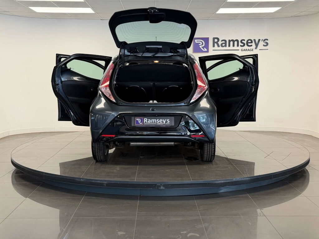Toyota Aygo X Vvt-i X-play Grey #32