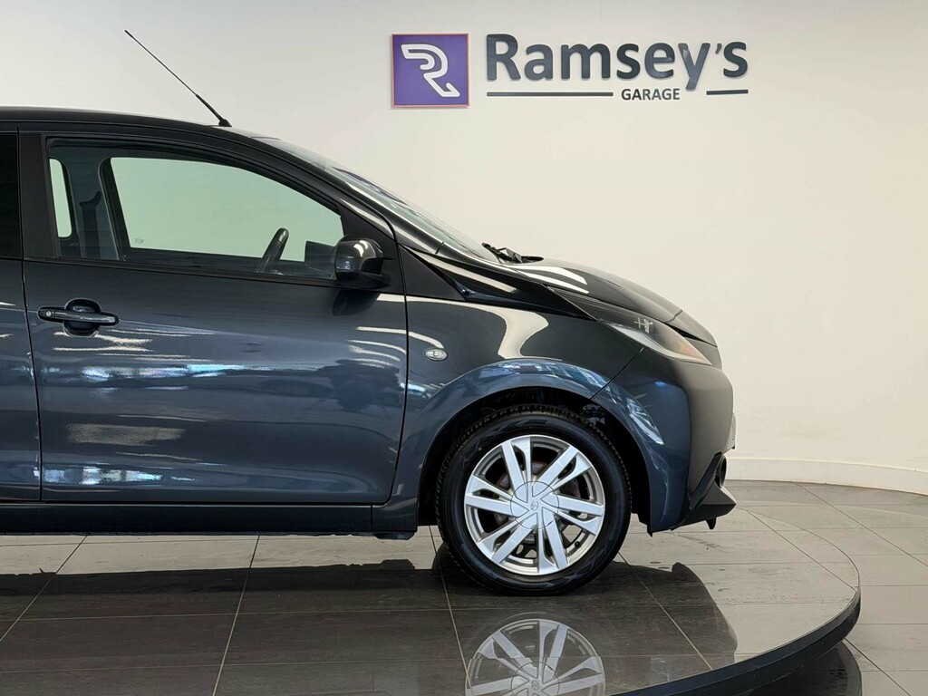 Toyota Aygo X Vvt-i X-play Grey #23