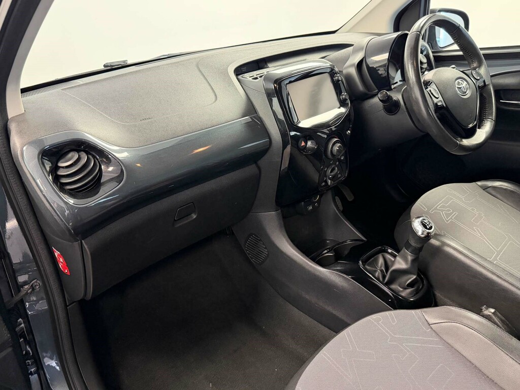Toyota Aygo X Vvt-i X-play Grey #10