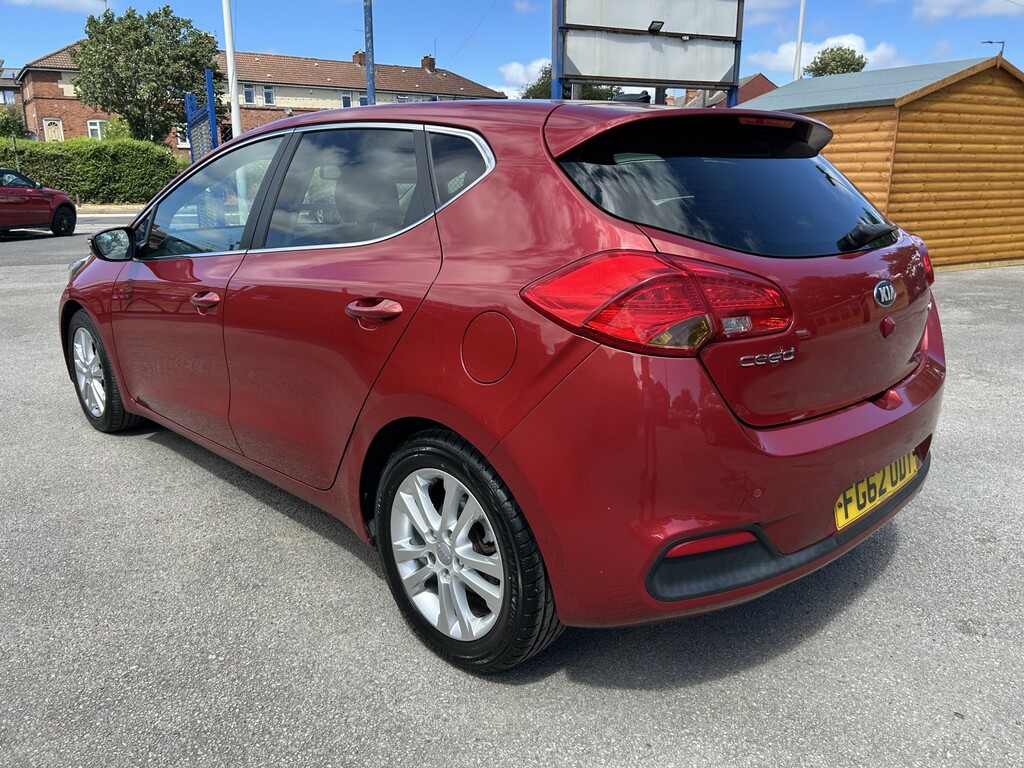 Kia Ceed Hatchback 1.6 Crdi Ecodynamics 3 2012 Red #3