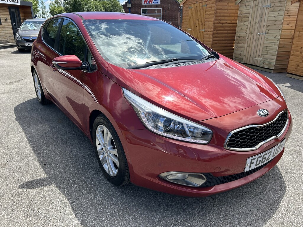 Kia Ceed Hatchback 1.6 Crdi Ecodynamics 3 2012 Red