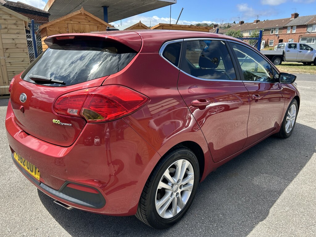 Kia Ceed Hatchback 1.6 Crdi Ecodynamics 3 2012 Red #4