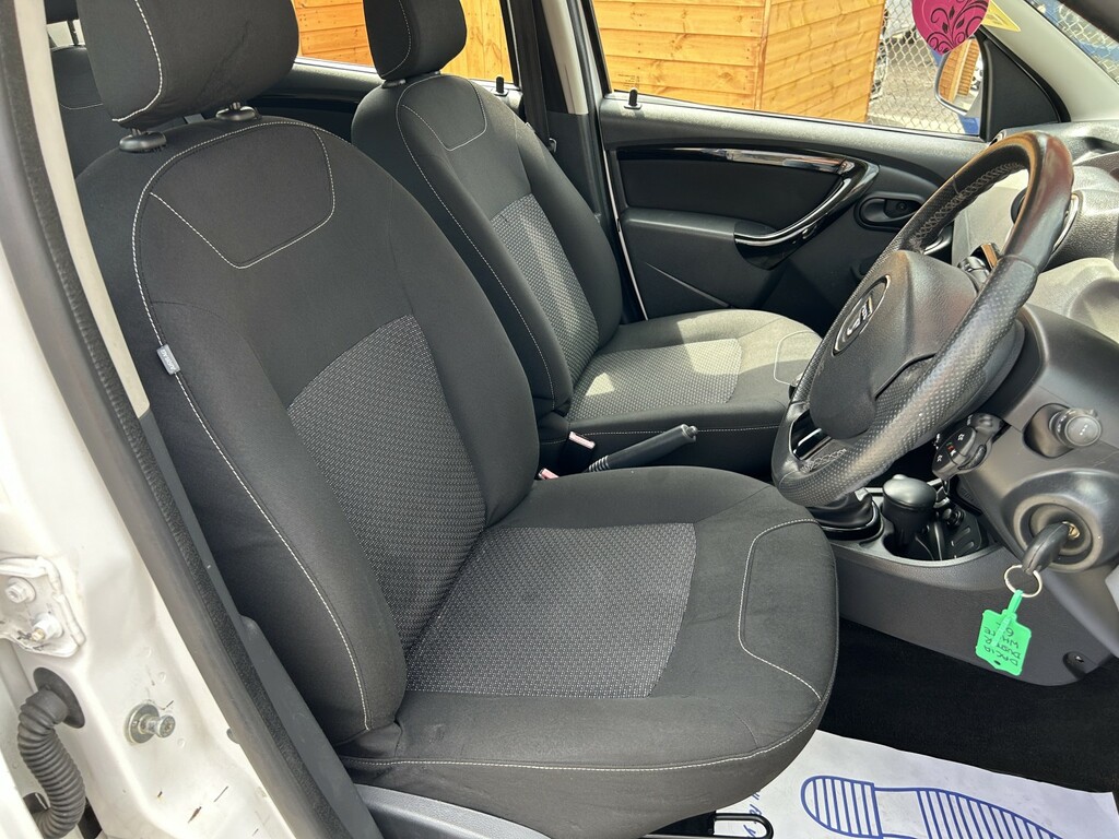 Dacia Duster 1.5 Dci Laureate 4X4 White #5