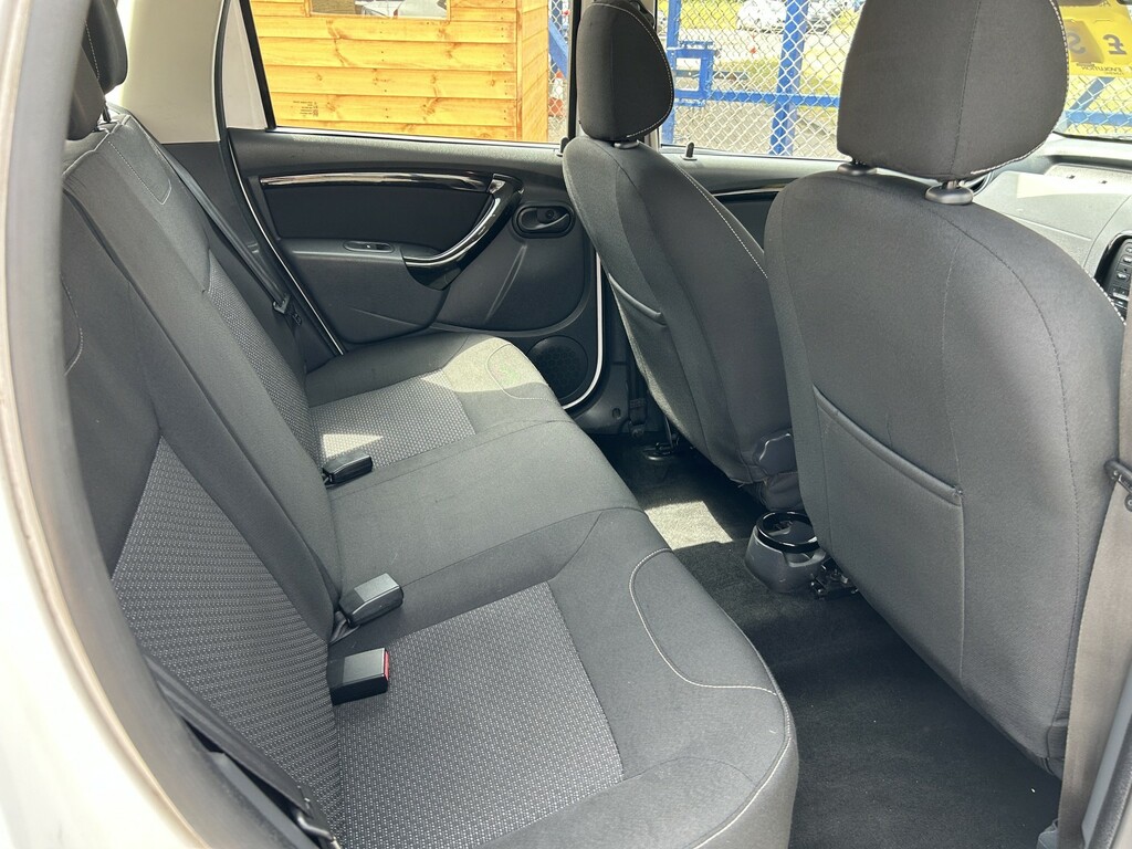 Dacia Duster 1.5 Dci Laureate 4X4 White #6