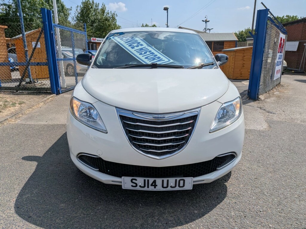 Chrysler Ypsilon Hatchback 1.2 Ypsilon 1.2 Se 2014 White #2
