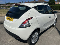 Chrysler Ypsilon Hatchback 1.2 Ypsilon 1.2 S-series 201414 White #7