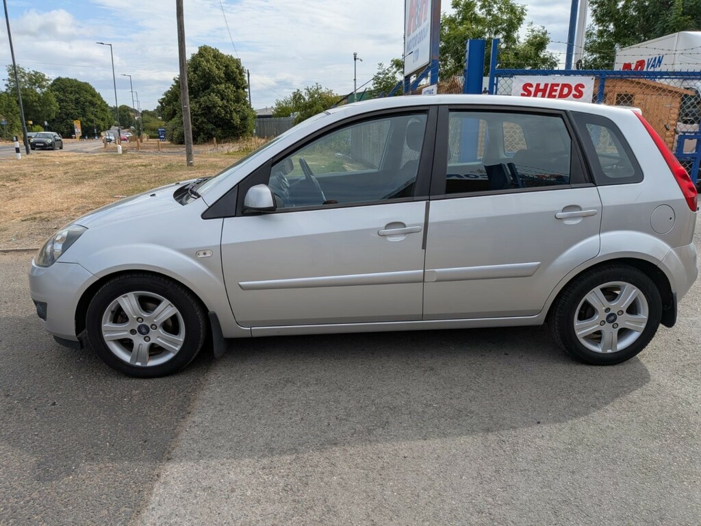 Ford Fiesta 1.2 Style 16V 78 Bhp Red #5