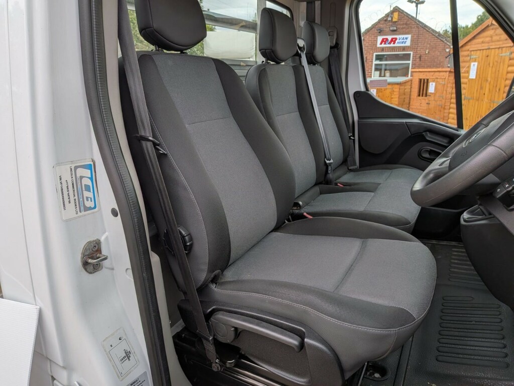 Renault Master 2.3 Chassis Cab Fwd Ll35 Dci 135 Business Dropside White #2
