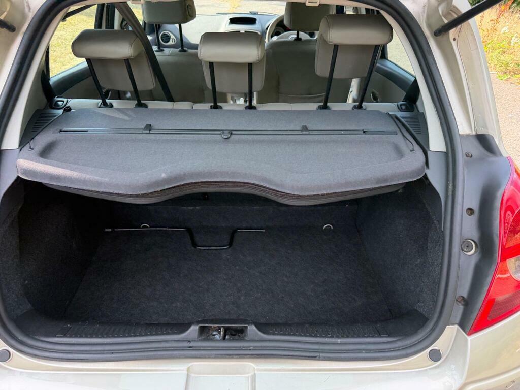 Renault Clio Clio Dynamique Dci 86 Silver #40