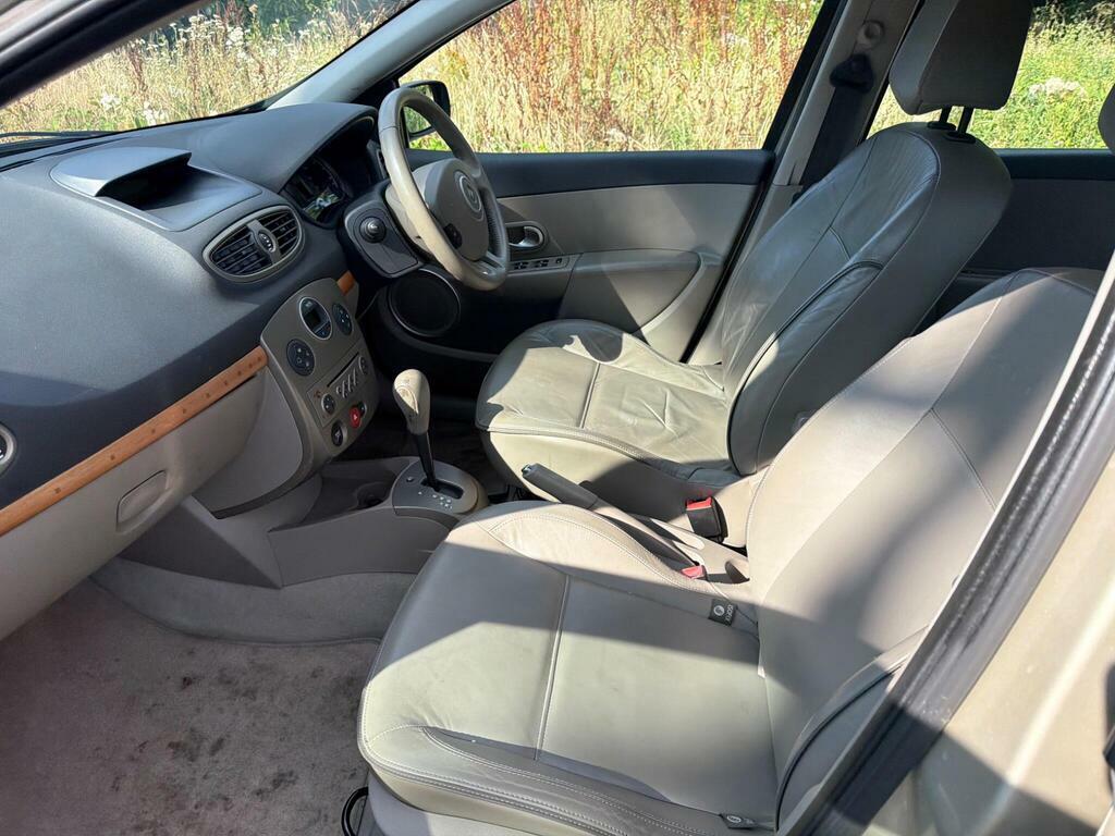 Renault Clio Clio Dynamique Dci 86 Silver #44