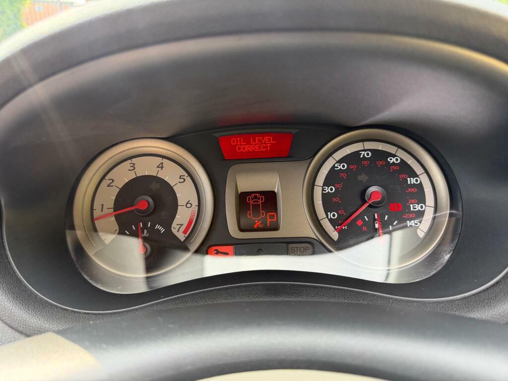 Renault Clio Clio Dynamique Dci 86 Silver #37