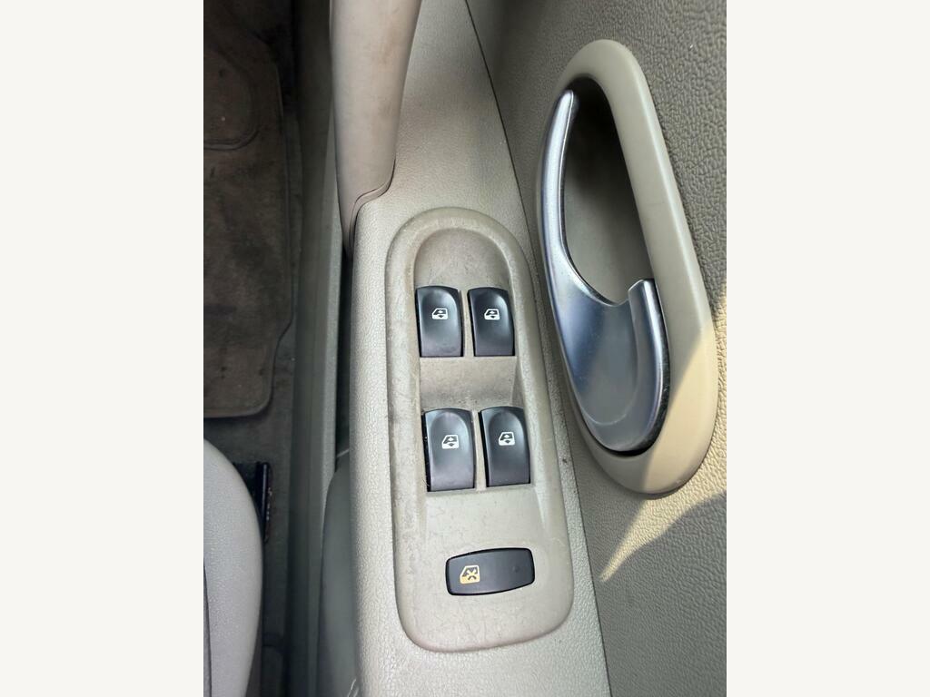 Renault Clio Clio Dynamique Dci 86 Silver #33
