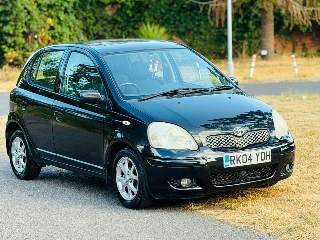 Toyota Yaris 1.3 Vvt-i T Spirit Black #2